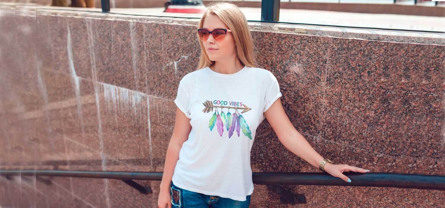 Feather Good Vibes Print Women_s Round Neck T-Shirt