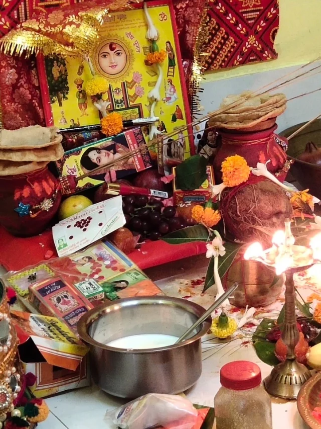 Karwa Chauth 2023: इस बार करवा चौथ व्रत के लिए नोट कर लें पूजा सामग्री ।